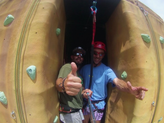 Con el instructor de escalada.jpg